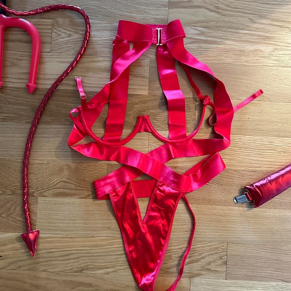 5 piece devil costume